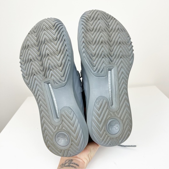 Under Armour Women's Highlight Ace 2.0 Volleyball Shoe Size 6.5 - Picture 6 of 9